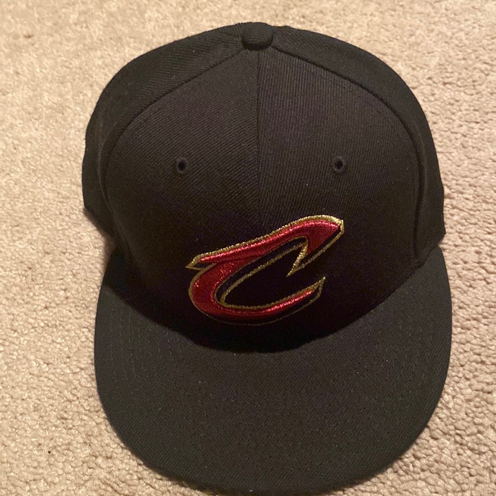 Snap back hat
